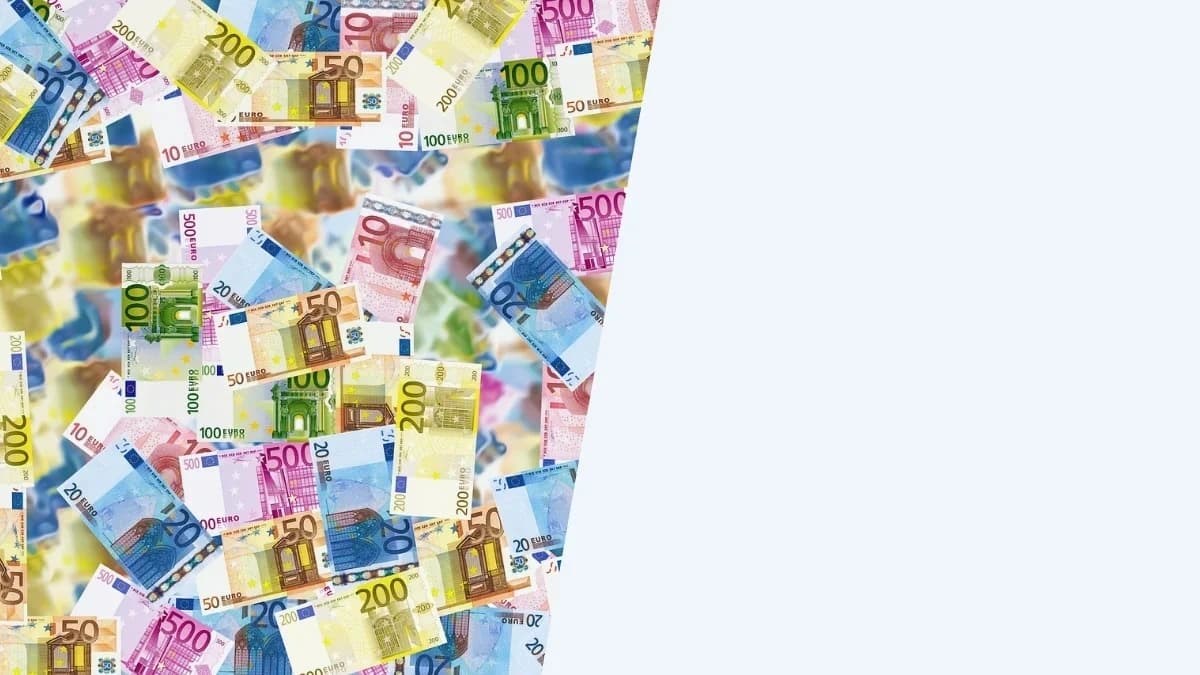 Timing Large Currency Transfers